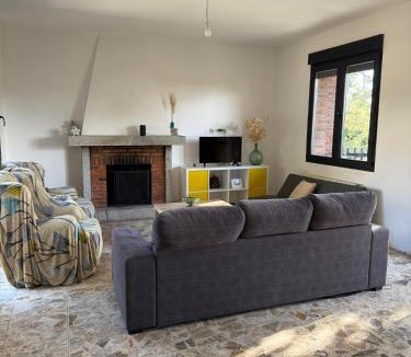 Valdemorillo House | Villa Rana, con amplio jardín, barbacoa y piscina