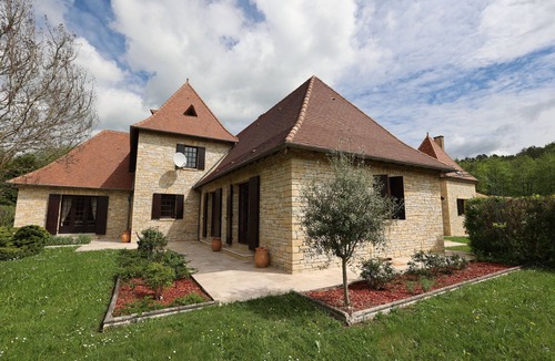 Monplaisant Villa | Villa Raunel