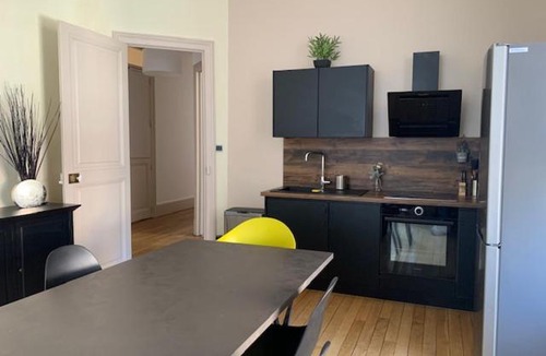 Poincare - Foch - Anatole France - Croix de Bourgogne Apartment | Villa Raymond Poincare