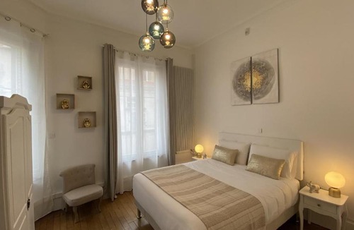 Poincare - Foch - Anatole France - Croix de Bourgogne Apartment | Villa Raymond Poincare