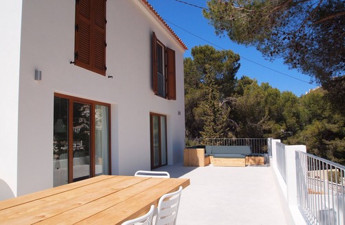 El Portet Villa | Villa Renate 5min walk sand beach Large Pool WiFi Airco 5 Bedrms 2 Kitchens