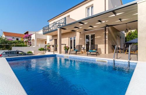 Cove Makarac (Milna) Villa | Villa Renesansa