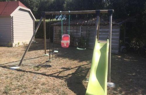 Velieux Villa | Villa Retreat with Pool and pets