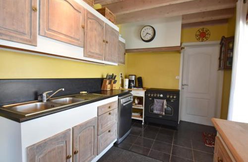 Velieux Villa | Villa Retreat with Pool and pets