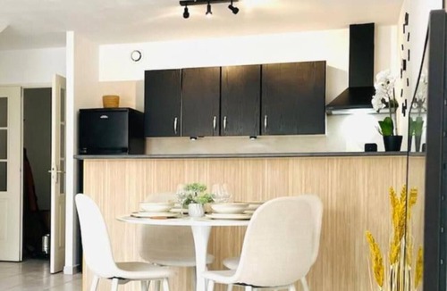 Massilia House | Villa Rodger, 80m2 Proche Centre Ville et Route des Plages, 2 ch, Parking, ext
