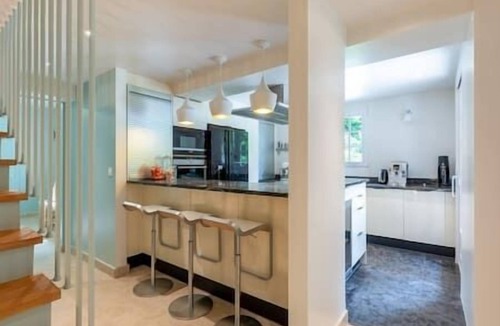 Damville House | Villa Roman - heated pool