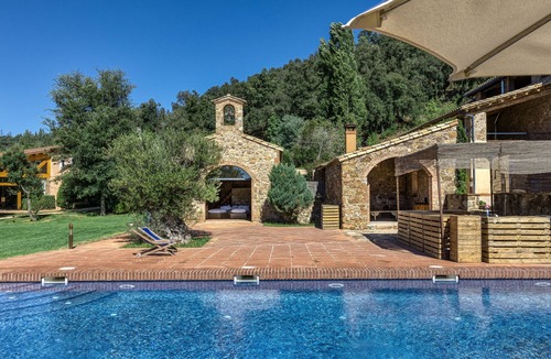 Arbucies Villa | Villa 'Romana Restaurada Entre' with Mountain View, Private Pool and Wi-Fi