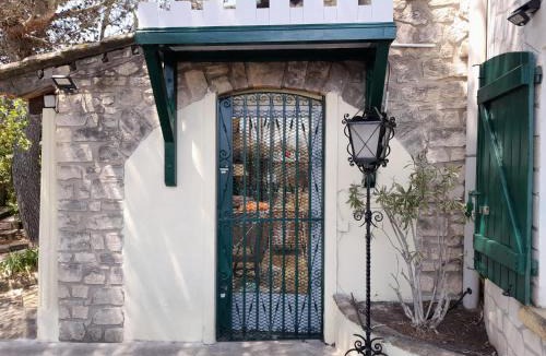 Beaucaire Villa | Villa Romantique