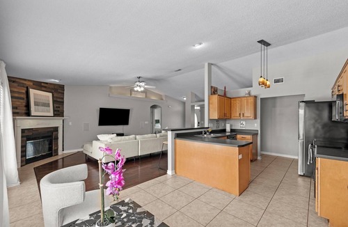 Gulf Breeze House | Villa Rosa: Modern Oasis Retreat