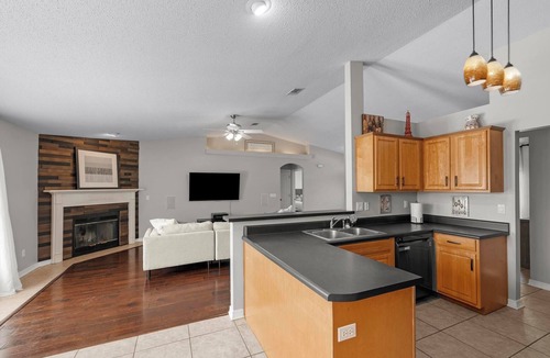 Gulf Breeze House | Villa Rosa: Modern Oasis Retreat