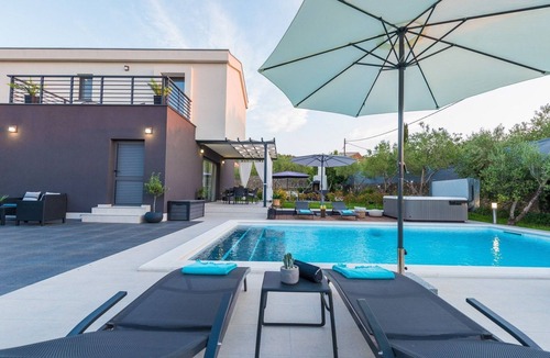 Zdrelac House | Villa Rossa by Interhome