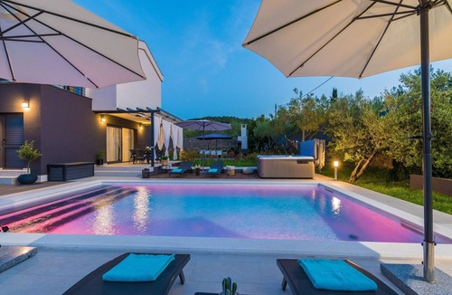 Zdrelac House | Villa Rossa by Interhome