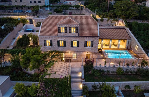 Gornji Kono Villa | Villa Rossetta with Pool and Large Garden in Downtown Dubrovnik/6+1 bdrms/14 ppl