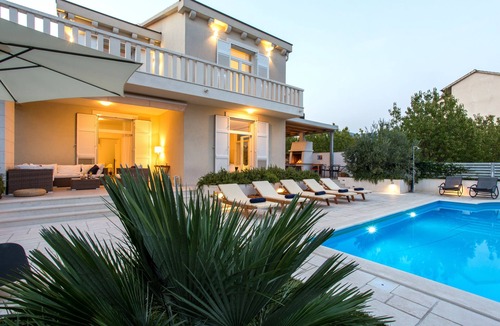 Kastel Stafilic Villa | Villa Rotondo-charming villa with heated swiming pool few steps from beach