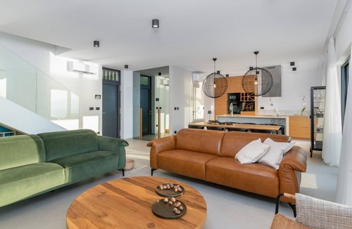 Ravni Villa | Villa rOvni with a stunning sea view and heated pool