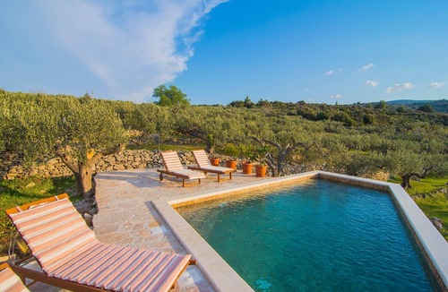 Splitska Villa | Villa Roza - One Bedroom with Swimming Pool