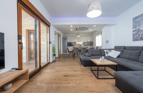 Lovinac Villa | Villa Roza ZadarVillas