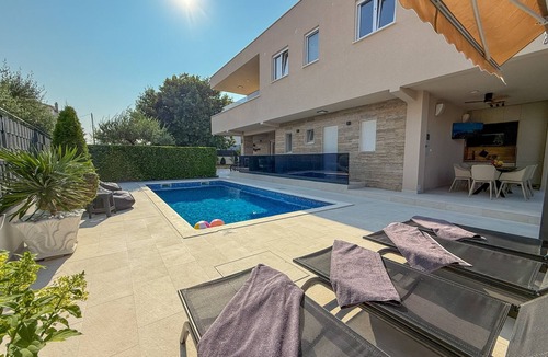 Kastel Novi Villa | Villa Rozzaria - 5 min from the beach/w hottub and heated pool