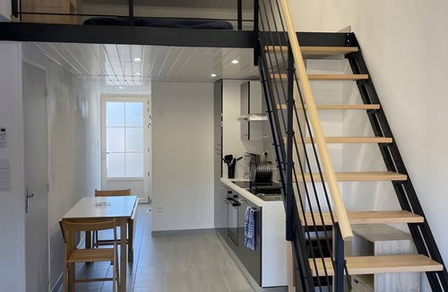 Fabrezan Apartment | Villa Rubia: Mezzanine Studio in the Heart of the Corbières