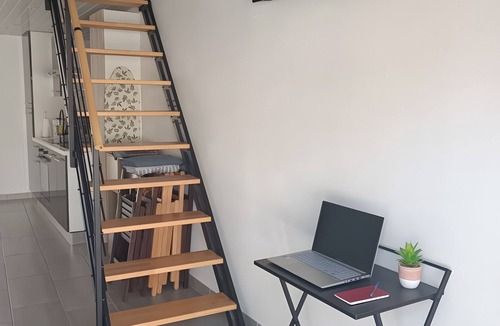 Fabrezan Apartment | Villa Rubia: Mezzanine Studio in the Heart of the Corbières