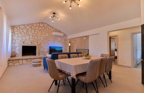Okrug Gornji Villa | Villa Rudini with heated pool
