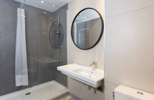 Jean-Medecin Hostel | Villa Saint Exupéry Beach - Hostel