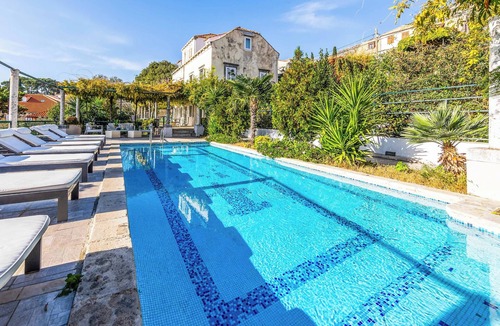 Pile Villa | Villa Salt Water - Four Bedroom Villa, Sleeps 8