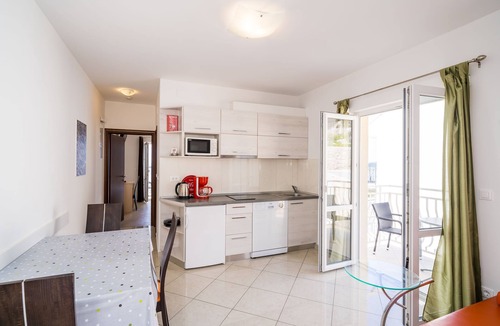 Plat Apartment | Villa Samba - Comfort One-Bedroom Apartment with Balcony and Sea View