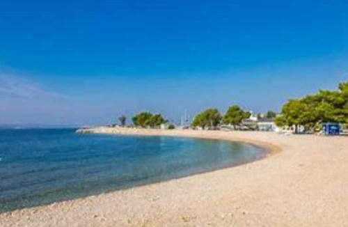Plat Apartment | Villa Samba- Premium One-Bedroom Apartment with Balcony and Sea View