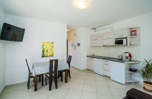 Plat Apartment | Villa Samba- Premium One-Bedroom Apartment with Balcony and Sea View