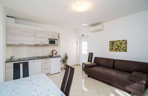 Plat Apartment | Villa Samba- Premium One-Bedroom Apartment with Balcony and Sea View