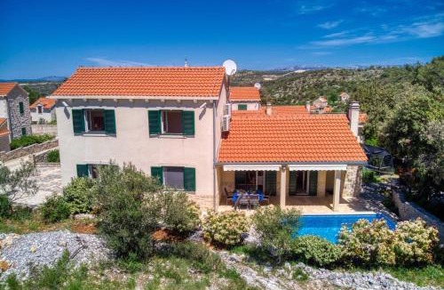 Dracevica Villa | Villa SAN with heated pool, traditional surroundings, 3-bedrooms
