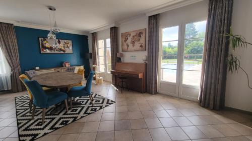 Saint-Cyr-en-Val Villa | Villa Sana