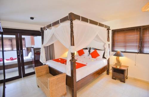 Dencarik Villa | Villa Santai - Fabulous beachfront villa, pool & jacuzzi