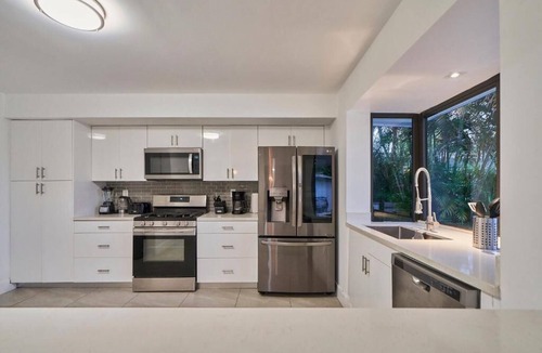 North Miami Beach House | Villa Santorini Lakefront Private Deck
