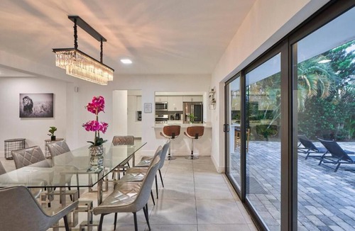 North Miami Beach House | Villa Santorini Lakefront Private Deck