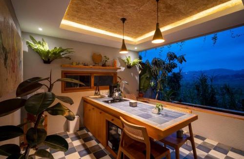 Bangunjiwo Villa | Villa Sare - House with panorama rice field view