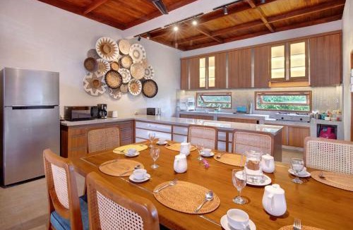 Blahbatuh Villa | Villa Sasmaya with Private Karaoke Room