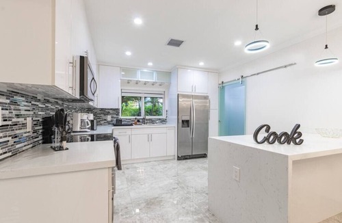 El Portal Villa | Villa Sausalito | Riverview | Hot Tub | Billiards