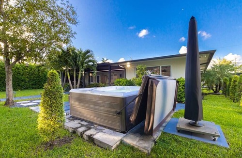 El Portal Villa | Villa Sausalito | Riverview | Hot Tub | Billiards