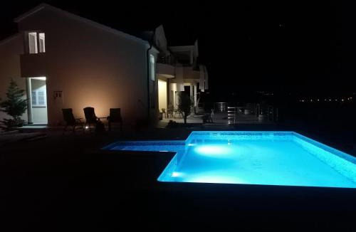 Bicine Apartment | Villa Scolopax rusticola Skradin with heated pool