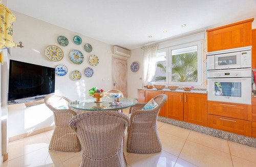L'Alfas del Pi Villa | Villa 'Sconto' with Mountain View, Wi-Fi and Air Conditioning