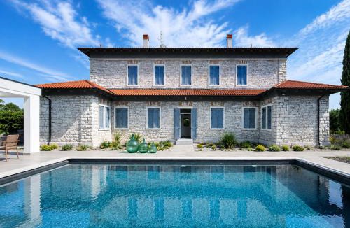 Modrusani Villa | Villa Scvola Elementare Istria - Heated Pool, Private Cinema & EV Connector