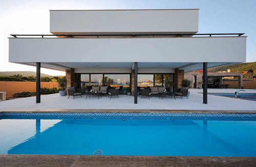 Ist Villa | Villa Seabreeze Haven - seaside villa with a tennis court, 120 m2 pool, jacuzzi and tranquility