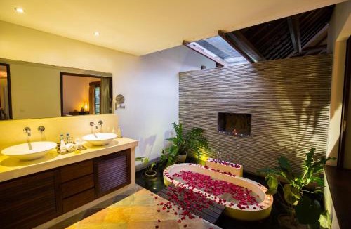 Sanur Villa | Villa Seriska Satu Sanur,a Luxury 4-Bedroom Villa, 5 mins walk to ICON Mall, Beach & 24hrs Security