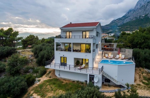 Veliko Brdo Villa | Villa Shine