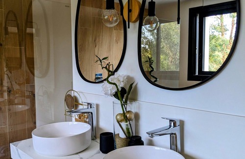 Laille Hotel | Villa Short Cravate