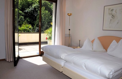 Arcegno Hotel | Villa Siesta, Park & Pool Living