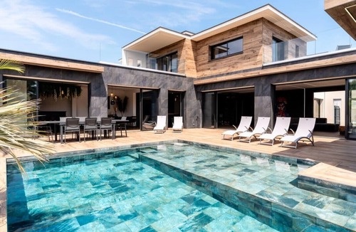Le Grau-dʼAgde Villa | Villa Signature, Luxury & Exclusive seaside getaway