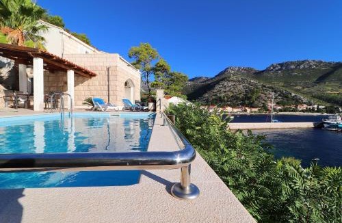 Trstenik Villa | Villa Silencia
